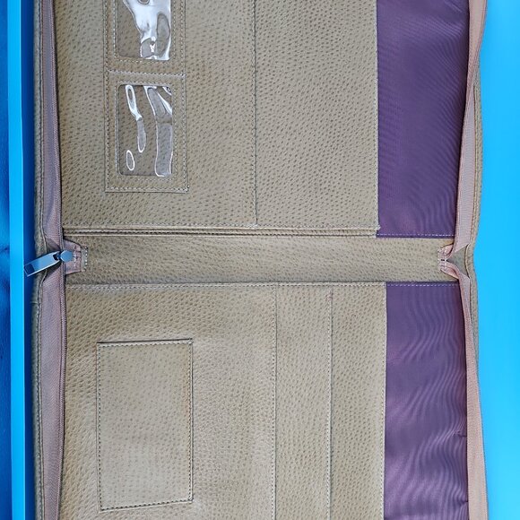 🏔️ Grand Lodge on Peak 7 Portfolio – Functional, Stylish & Uniquely Collectible - Picture 4 of 8